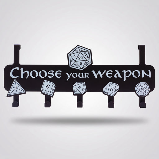 Tuer-Garderobe Choose your Weapon, cleane Studioaufnahme vor hellgrauem Hintergrund