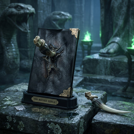 Harry Potter Tom Riddles Tagebuch Replikat mit Basiliskenzahn