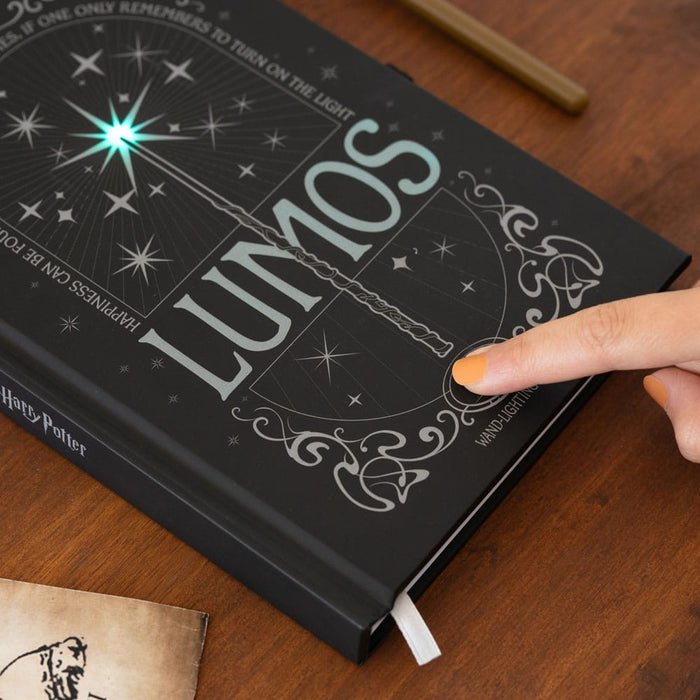 Taccuino Harry Potter Lumos con bacchetta