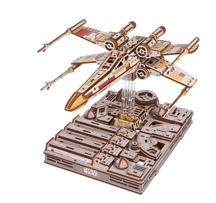 Kit di modellismo in legno Star Wars X-Wing Starfighter di Luke Skywalker
