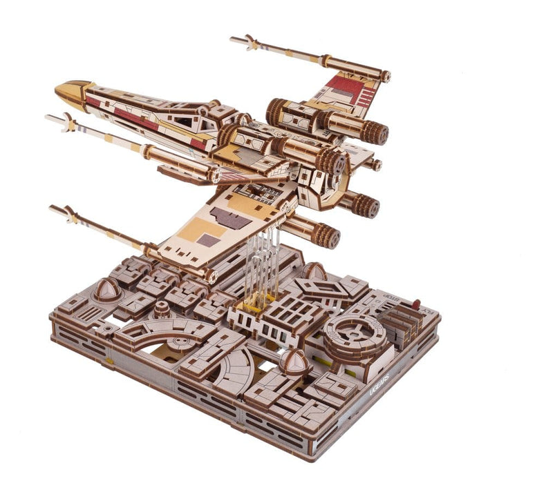 Kit di modellismo in legno Star Wars X-Wing Starfighter di Luke Skywalker